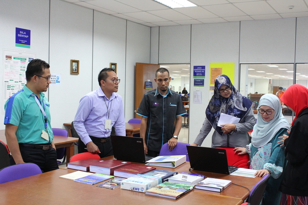 Lawatan Penilaian Akreditasi Penuh Program Doktor Falsafah (Pengurusan Alam Sekitar) Perpustakaan Ump Gambang 10 April 2019