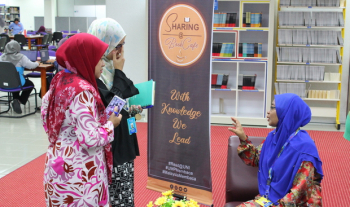 Read@Uni Aishah Ghani @ Book Cafe