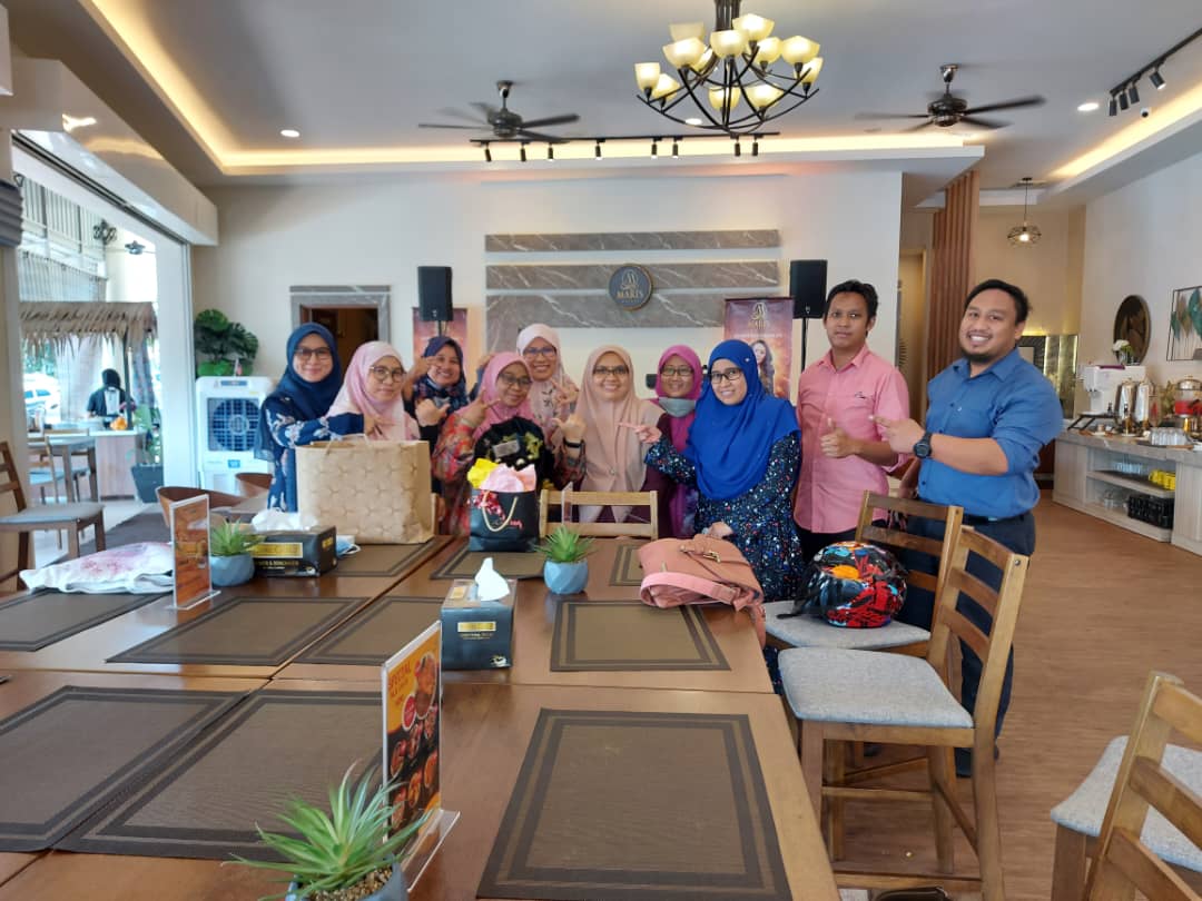 UMPLIB - Pn. Siti Aishah : Memori Hi tea Bersama Pustakawan 