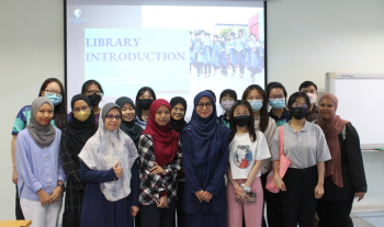 Kelas pendidikan pengguna : Sesi pengenalan Perpustakaan (UMP Gambang) dan pencarian bahan rujukan Pelajar baharu sesi 2022/2023 (Hari Pertama)