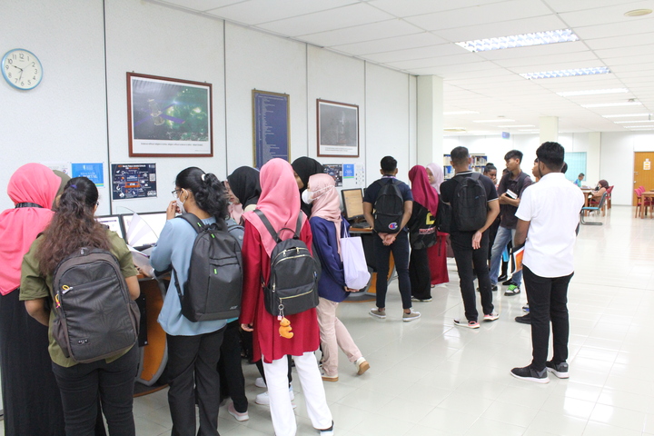 Kelas pendidikan pengguna : Sesi pengenalan Perpustakaan (UMP Gambang) dan pencarian bahan rujukan pelajar baharu sesi 2022/2023 (Hari Kedua)