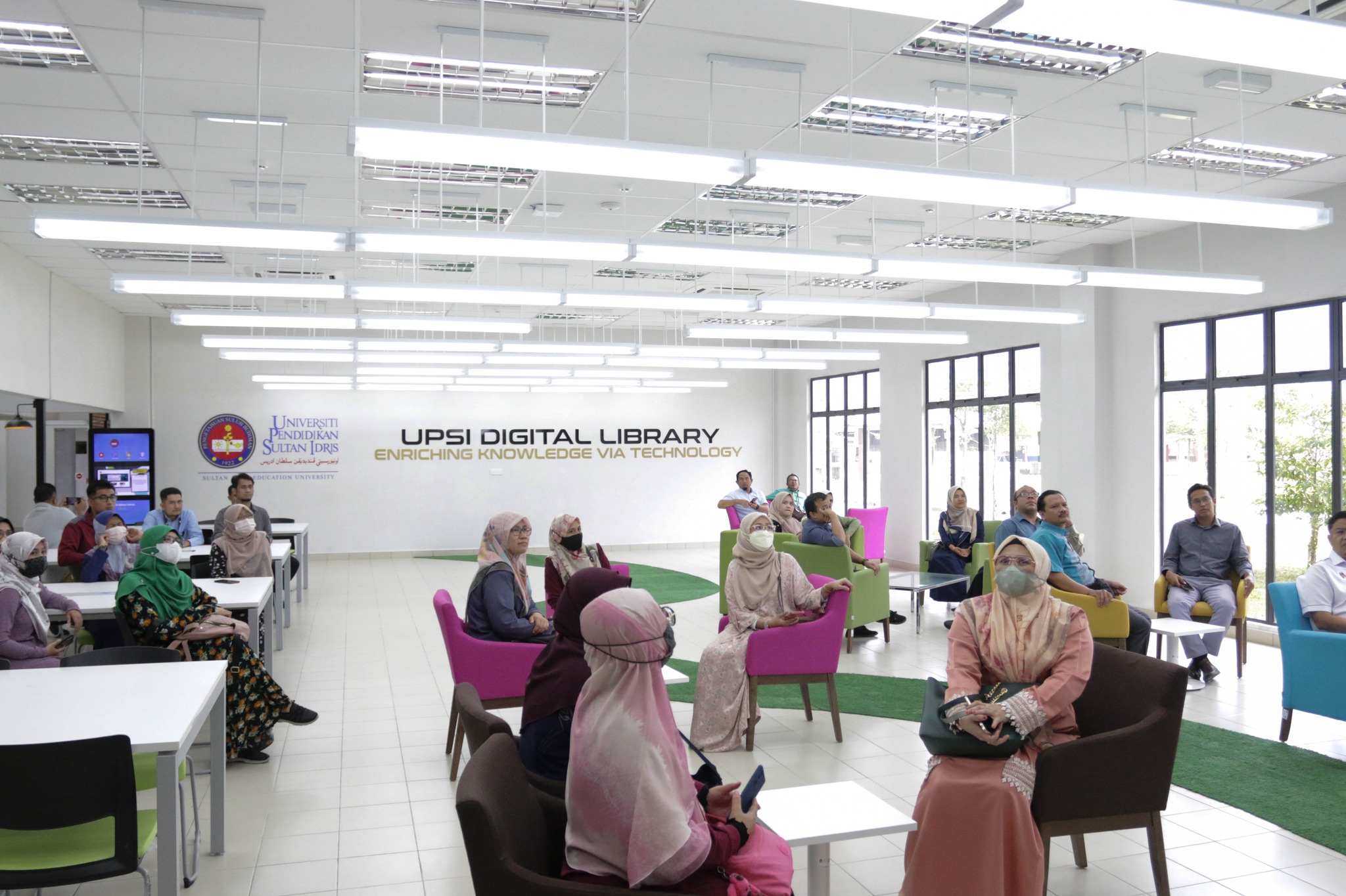 UMP Library Benchmarking Visit to the Dar al-Hikmah International Islamic University of Malaysia Library, Syed Muhammad Naquib al-Attas Library, Tuanku Bainun Library and UPSI Digital Library
