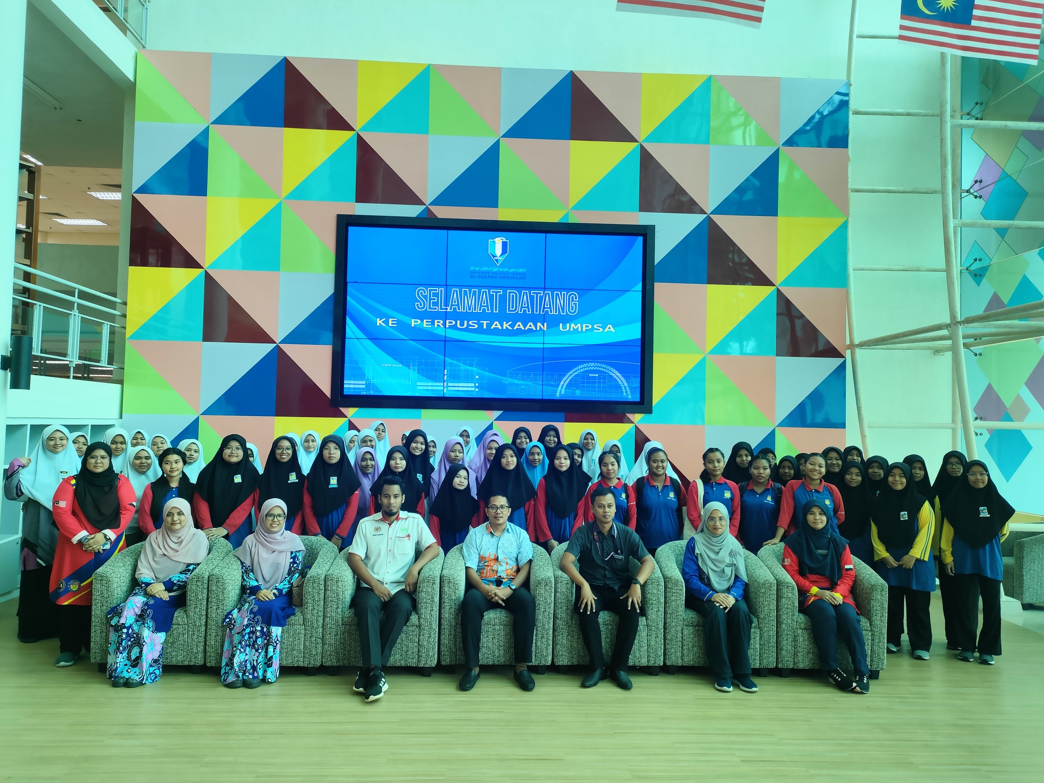 UMPSA Lib - Lawatan Pejabat RISDA Daerah Bera Bersama Pelajar SPM Ke Universiti Malaysia Pahang Al-Sultan Abdullah (Sesi Lawatan Ke Perpustakaan UMPSA Pekan)